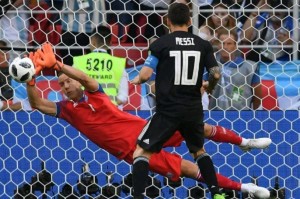  都灵门将超神发挥，扑出两粒点球救主  