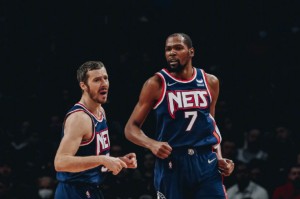  杜兰特复出砍下35分助太阳击败掘金  