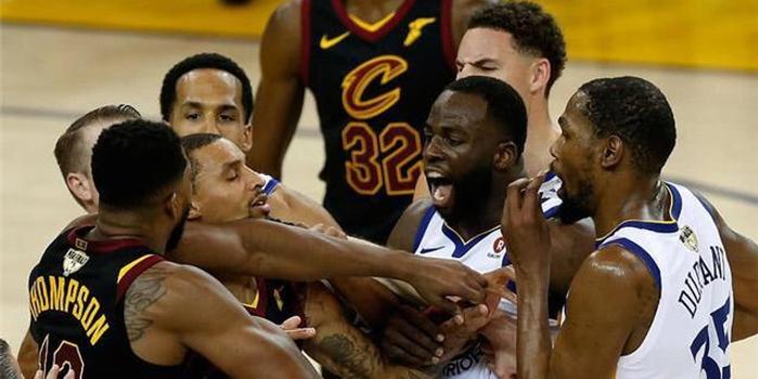  黄蜂新秀冲突遭联盟禁赛处罚  