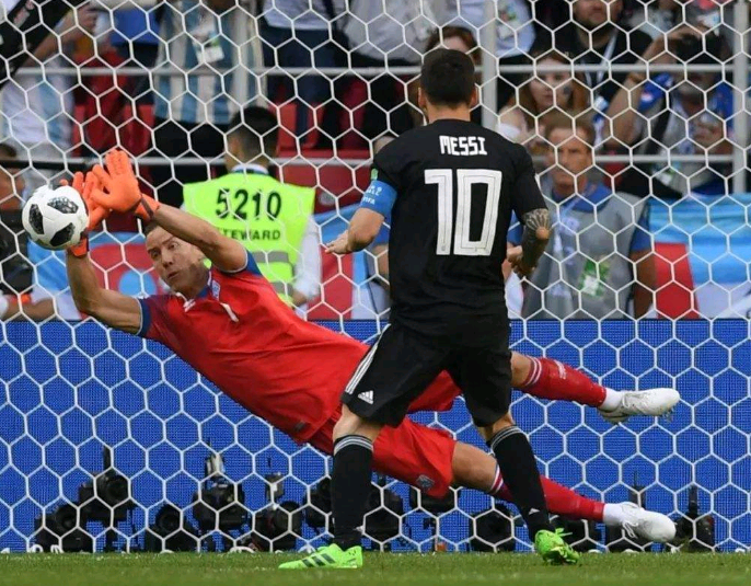  都灵门将超神发挥，扑出两粒点球救主  